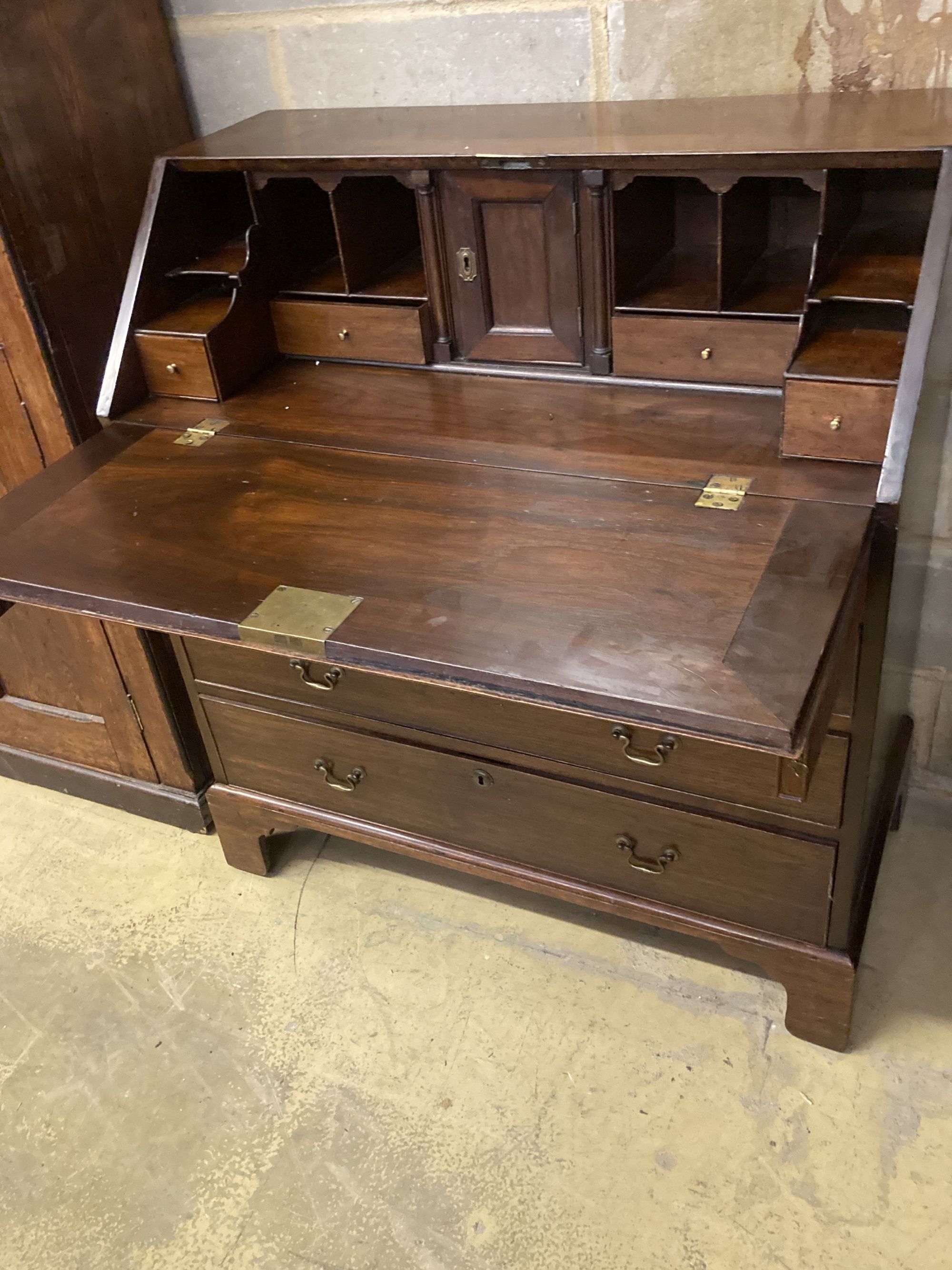 A George III mahogany bureau, width 92cm, depth 48cm, height 102cm